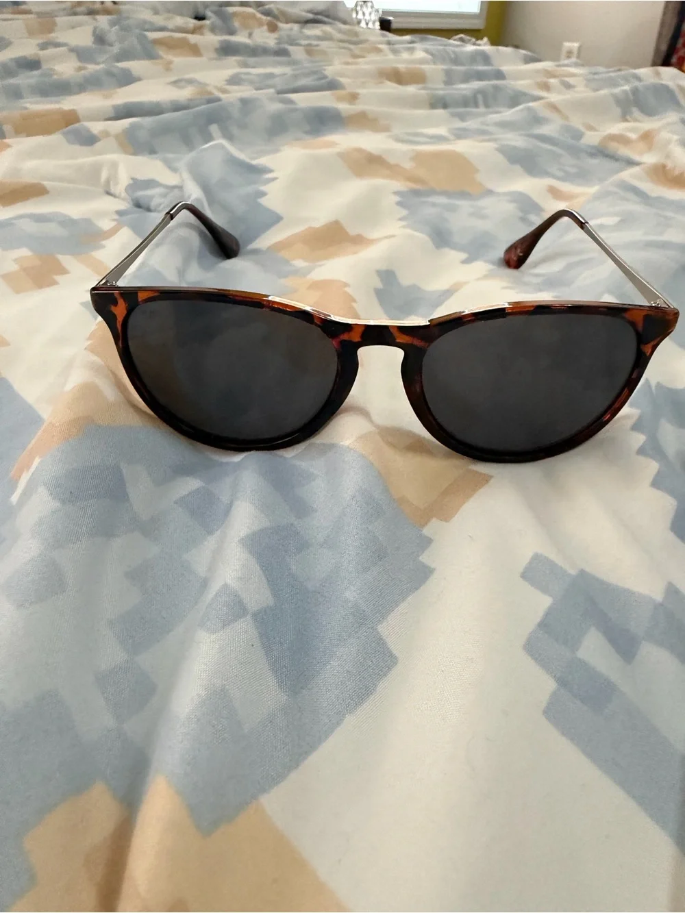 Tortoiseshell Round Women's Sunglasses - Dark Lenses